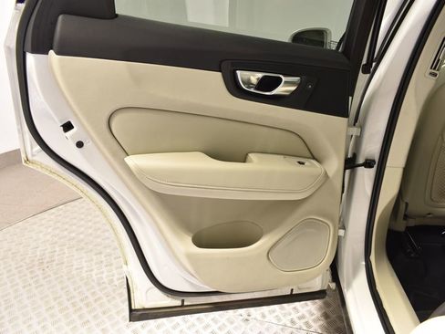 Used 2023 Volvo XC60 B5 Plus image 26