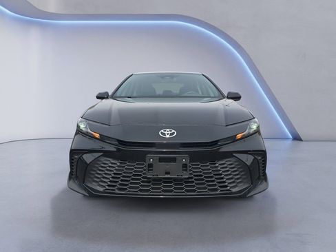 Used 2025 Toyota Camry SE w/ Convenience Package image 8