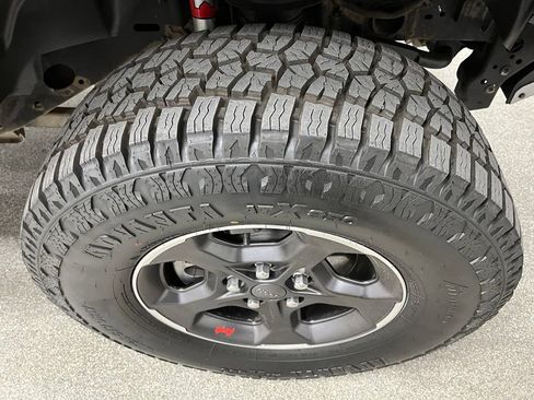 Used 2022 Jeep Gladiator Rubicon w/ Cold Weather Group AWD/4WD image 18