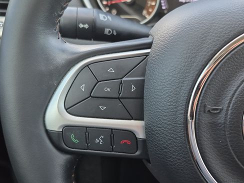 Used 2020 Jeep Compass Latitude AWD/4WD image 11