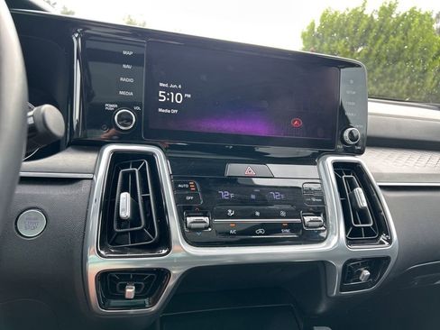 Used 2023 Kia Sorento SX image 26