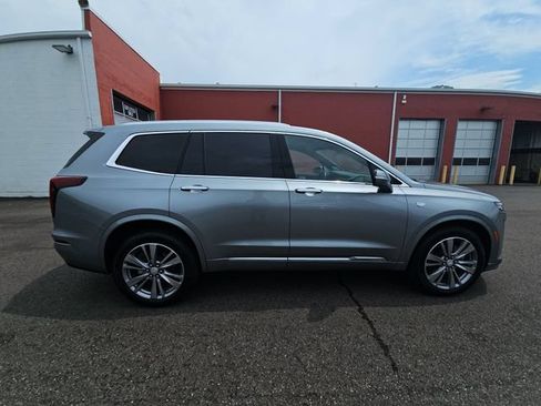 Used 2025 Cadillac XT6 Premium Luxury AWD/4WD image 11