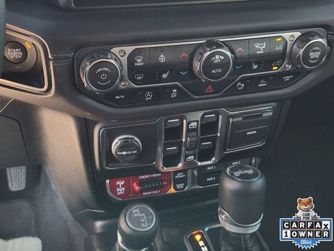 Used 2025 Jeep Wrangler Unlimited Rubicon w/ Technology Group image 25