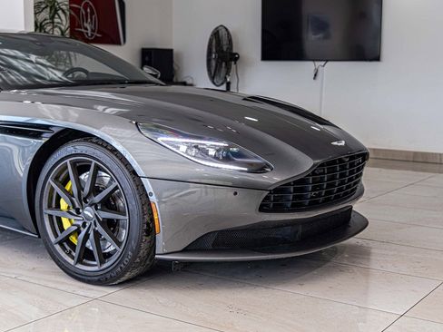 Used 2020 Aston Martin DB11 Coupe RWD image 3