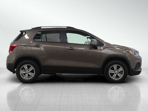 Used 2022 Chevrolet Trax LT w/ LT Convenience Package image 6