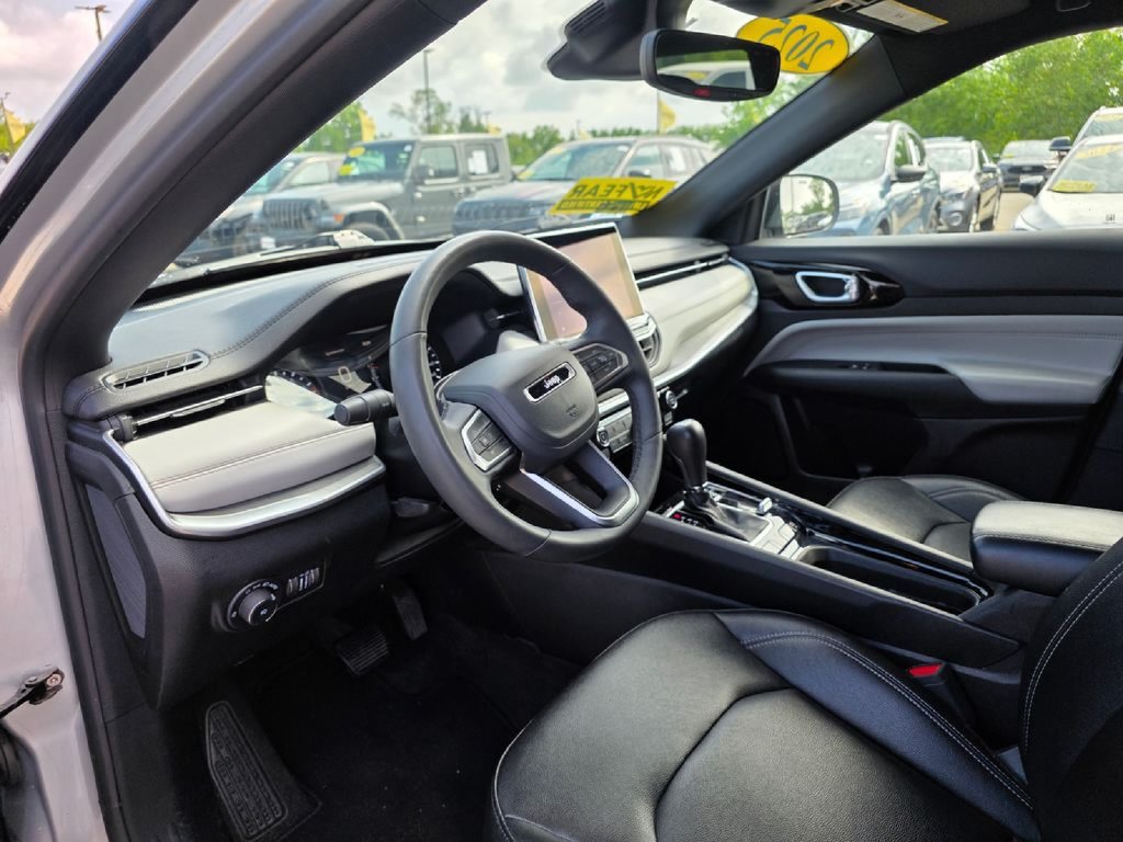 Used 2025 Jeep Compass Limited AWD/4WD image 14
