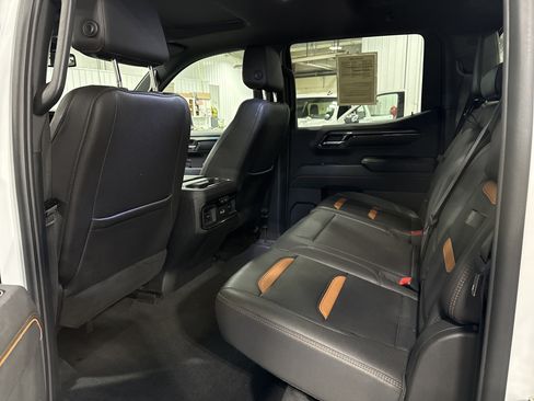 Used 2024 GMC Sierra 1500 AT4 w/ AT4 Premium Package AWD/4WD image 7
