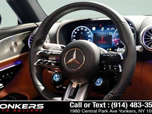 Used 2022 Mercedes-Benz SL 55 AMG 4MATIC w/ Driver Assistance Package image 28