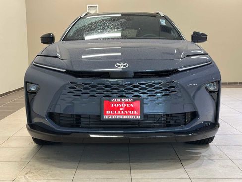 Used 2025 Toyota Crown Signia Limited w/ Tow-Hitch Package (TMS) image 6