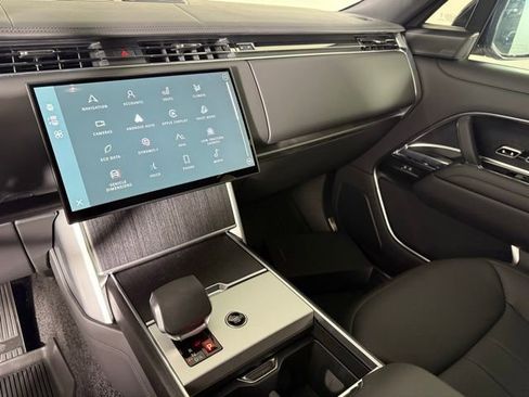 New 2025 Land Rover Range Rover SE image 25