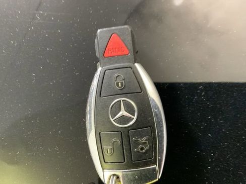 Used 2011 Mercedes-Benz E 550 4MATIC Sedan image 44