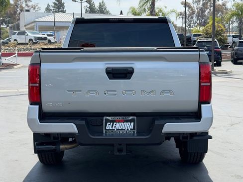 Certified 2025 Toyota Tacoma SR5 AWD/4WD image 9