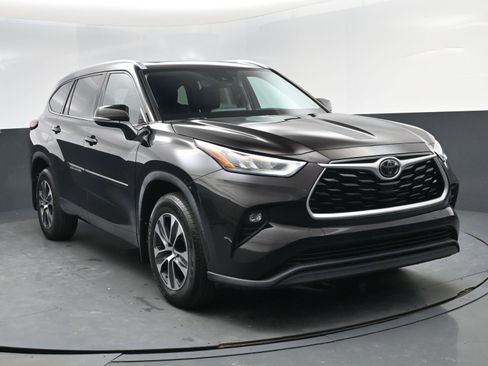 Used 2020 Toyota Highlander XLE image 8