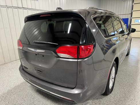 Used 2018 Chrysler Pacifica Touring-L Plus FWD image 7