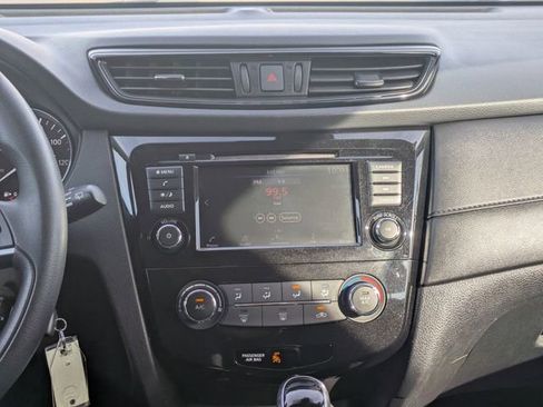 Used 2019 Nissan Rogue S image 15