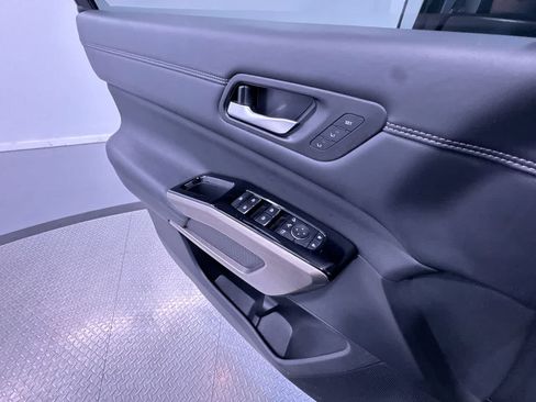 Used 2022 Nissan Pathfinder Platinum w/ Cargo Package AWD/4WD image 33