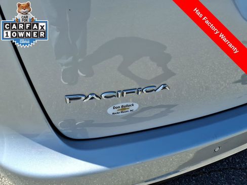 Used 2024 Chrysler Pacifica Touring-L FWD image 9
