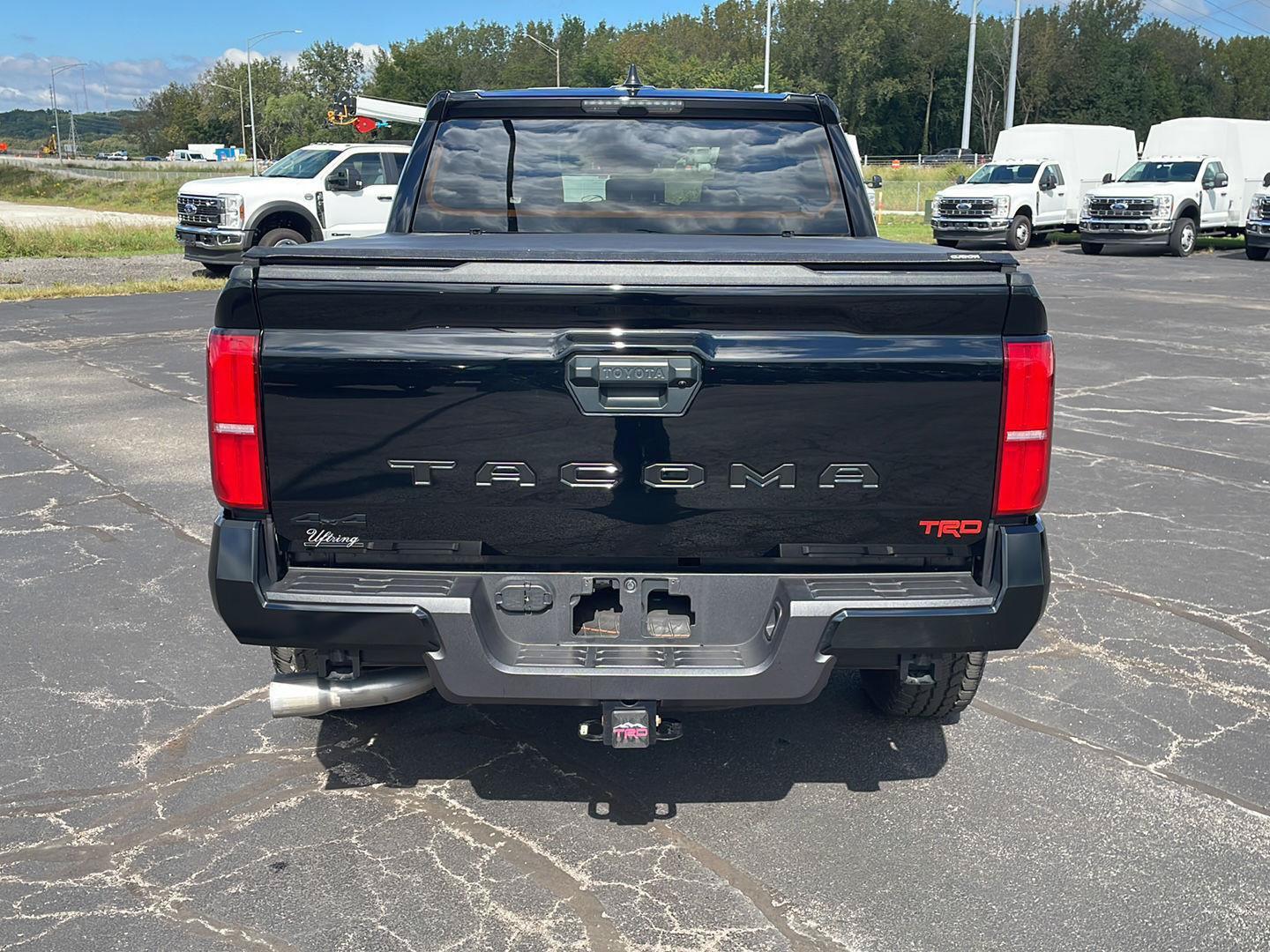 Used 2025 Toyota Tacoma TRD Sport AWD/4WD image 4