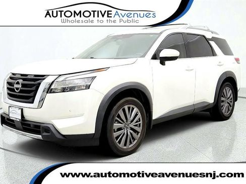 Used 2024 Nissan Pathfinder SL w/ SL Premium Package FWD image 1