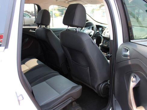 Used 2017 Ford Escape SE AWD/4WD image 14
