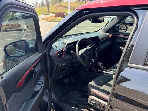 Used 2025 Chevrolet TrailBlazer RS w/ Convenience Package image 14