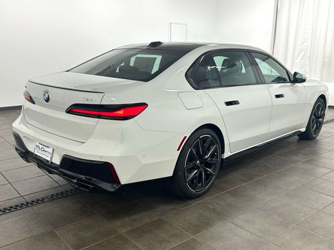 Used 2025 BMW 760i xDrive w/ Executive Package image 5