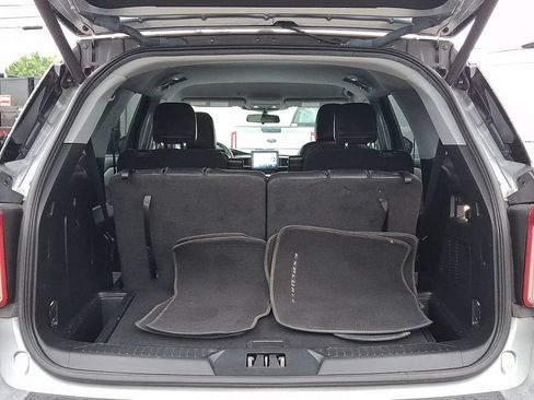 Used 2022 Ford Explorer XLT w/ Equipment Group 202A AWD/4WD image 28