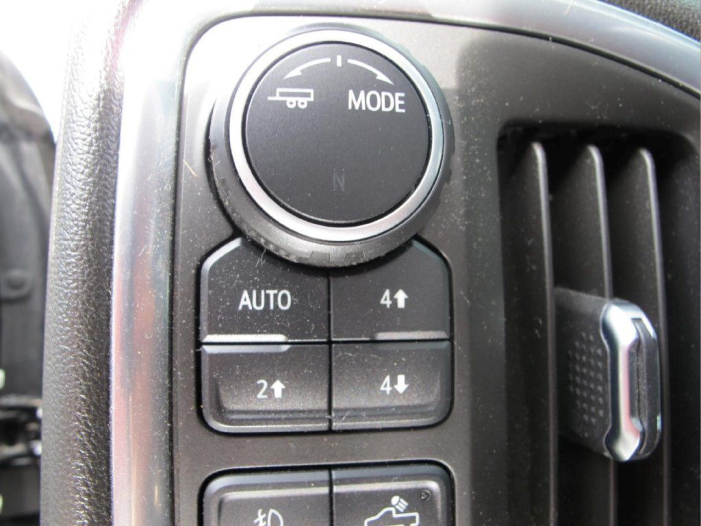 Used 2021 Chevrolet Silverado 1500 High Country w/ Technology Package AWD/4WD image 11