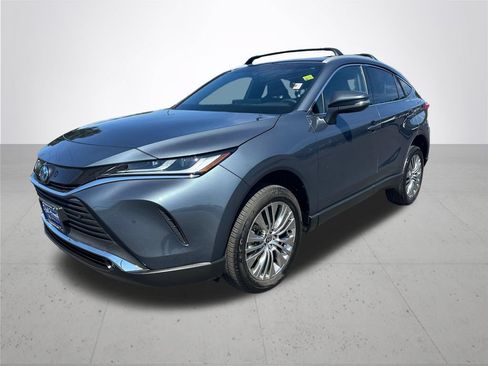 Certified 2023 Toyota Venza XLE AWD/4WD image 2