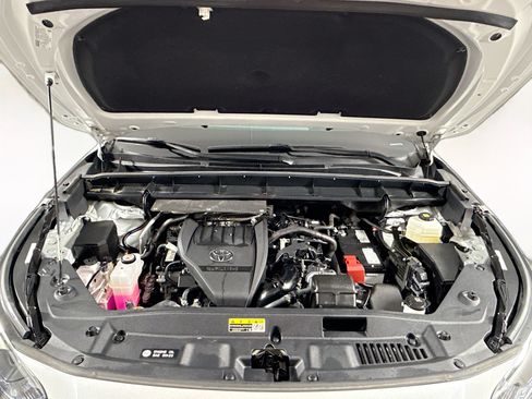 Certified 2024 Toyota Highlander XLE AWD/4WD image 30
