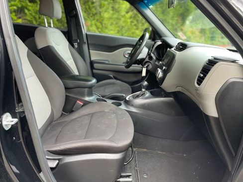 Used 2017 Kia Soul FWD image 22