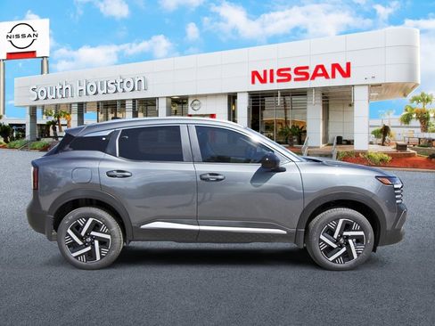 New 2026 Nissan Kicks SV w/ Illumination Package image 5