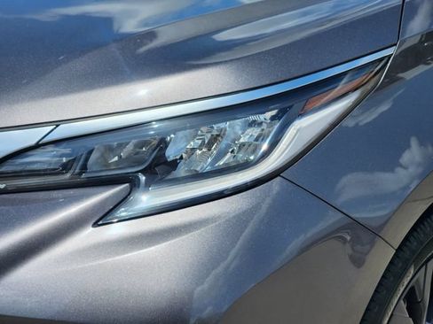 Certified 2022 Toyota Sienna XSE FWD image 9