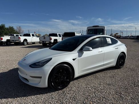 Used 2018 Tesla Model 3 Mid Range RWD image 4