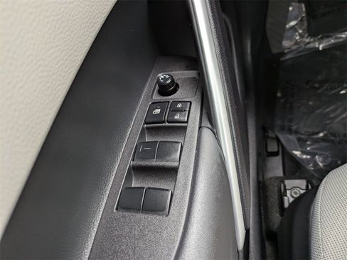 Used 2025 Toyota Corolla Cross L image 20