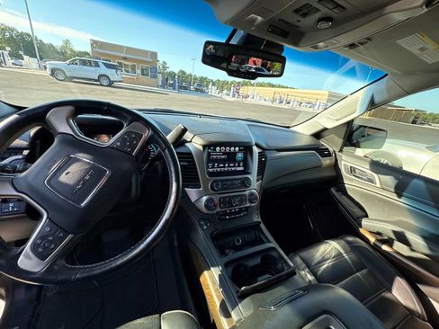 Used 2019 GMC Yukon XL Denali w/ Denali Ultimate Package RWD image 8