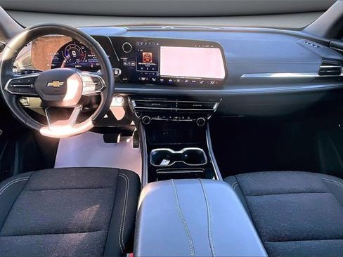 Used 2024 Chevrolet Traverse LT image 7