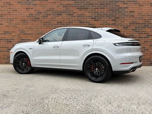 New 2025 Porsche Cayenne S AWD/4WD image 3