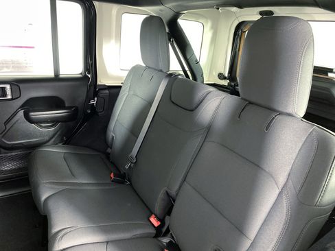 Used 2021 Jeep Wrangler Unlimited Sport S image 31