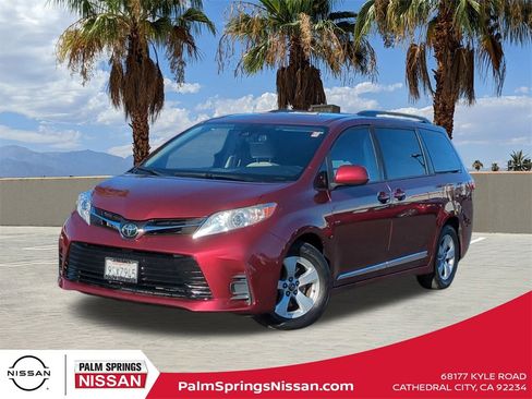 Used 2019 Toyota Sienna LE image 1