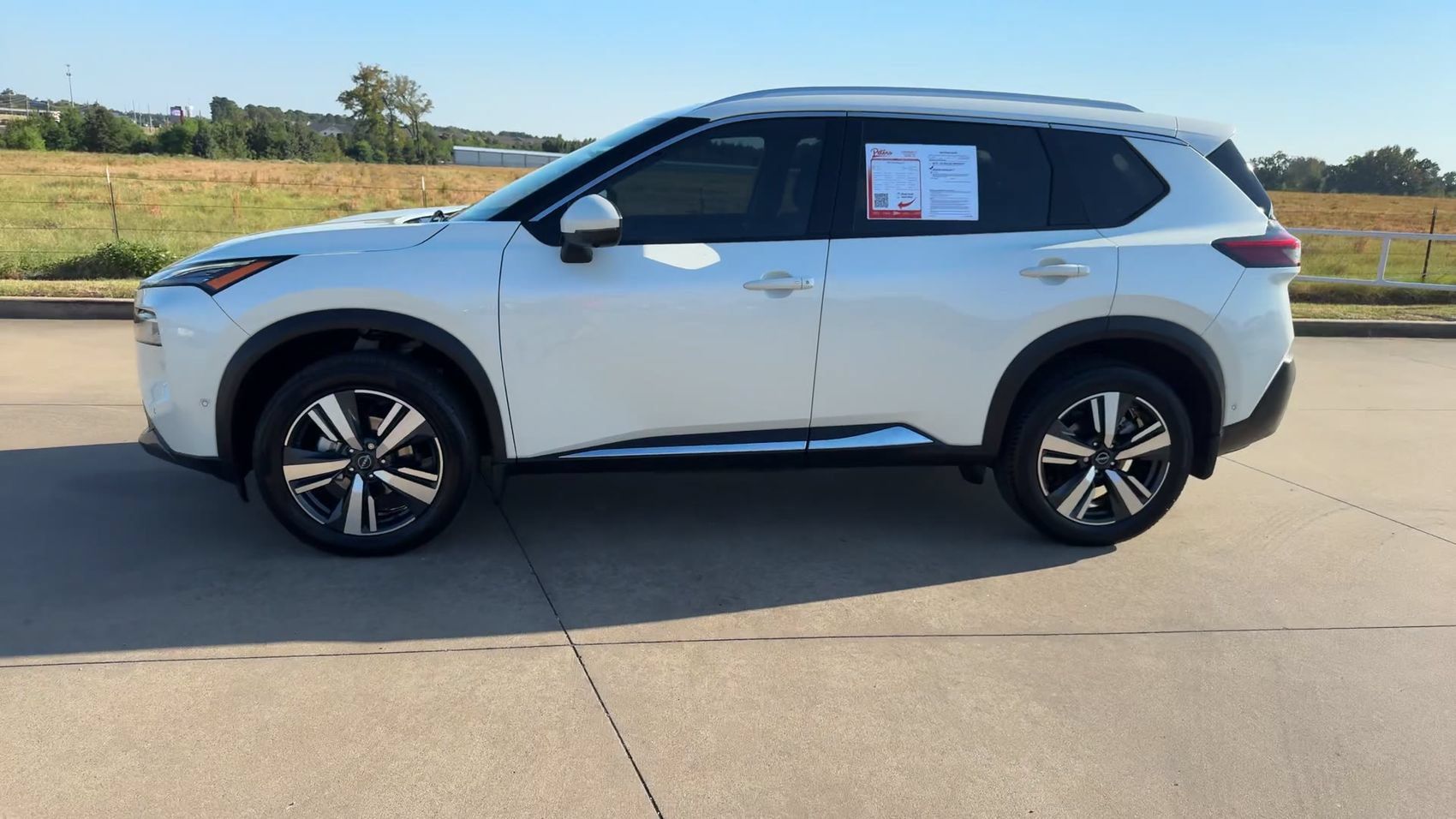 Used 2023 Nissan Rogue SL w/ SL Premium Package FWD image 6