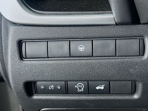 Used 2024 Nissan Rogue SV w/ SV Premium Package image 17