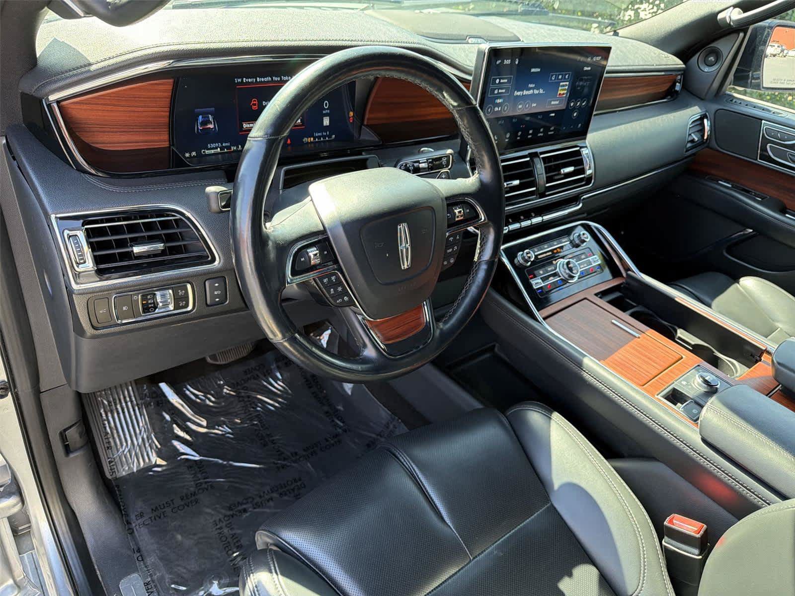 Used 2024 Lincoln Navigator Premiere AWD/4WD image 2