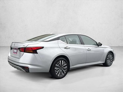 Used 2024 Nissan Altima 2.5 SV image 5