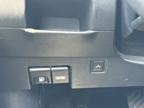 Used 2018 Nissan Kicks S FWD image 25