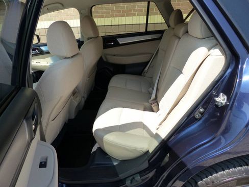 Used 2018 Subaru Outback 2.5i Premium AWD/4WD image 38