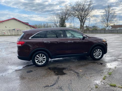 Used 2017 Kia Sorento LX image 6