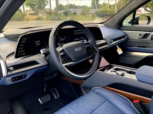 New 2026 Cadillac Vistiq Premium Luxury AWD/4WD image 9