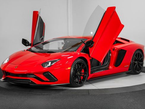 Used 2018 Lamborghini Aventador S image 5