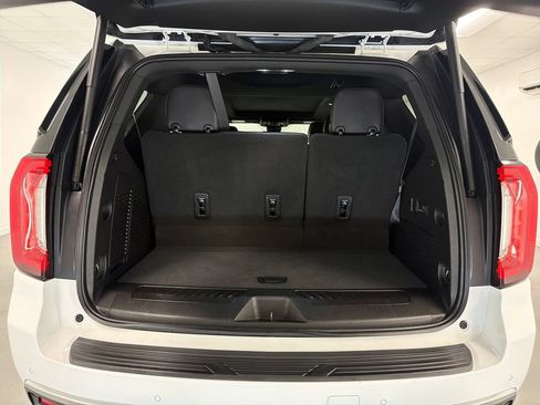 Used 2023 GMC Yukon SLT w/ SLT Luxury Package RWD image 8
